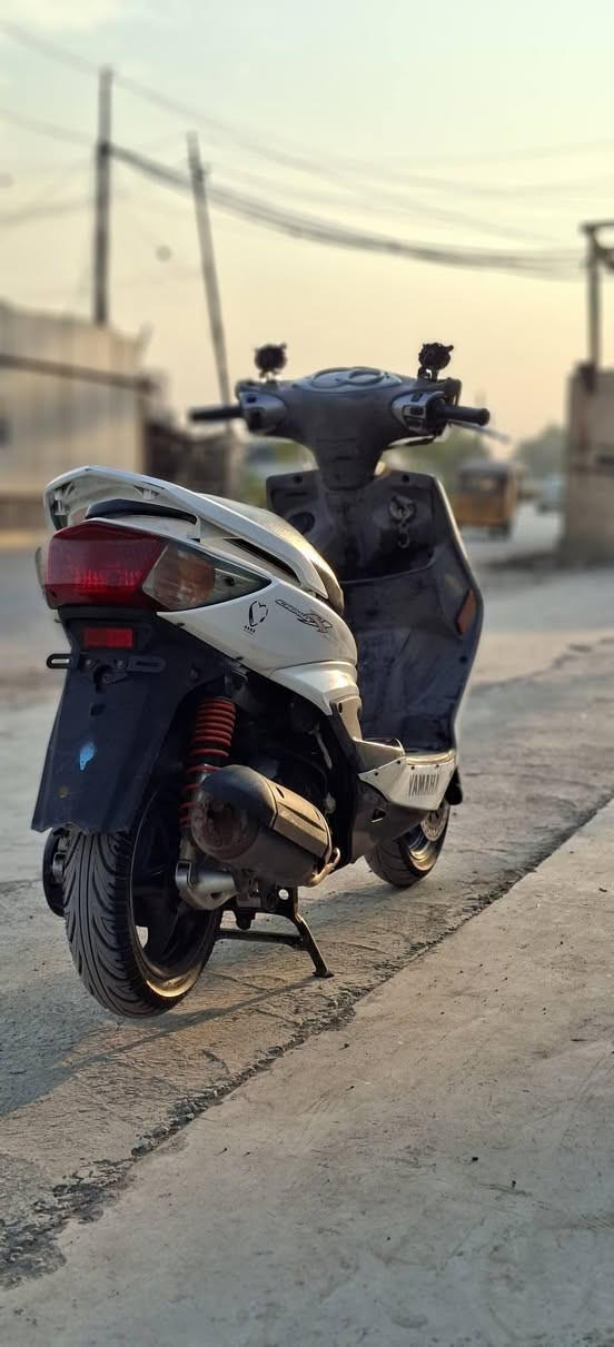 سلام عليكم اخوان
عندي دراجه سكنس فحل كابريتركابريتر الاصلي موتجاري تجي وشوف جديده مكينه لا مجفته ولاملعوب بيها الله شاهد دراجه اخذتها من شارع الضلال طلعتها بيدي من المعرض مو من بياع اوشراي الدراجه تايراتها جدد الدراجه عوزها بس تنظيف كابريتر سلف اشاير كهربائيات كلها شغاله  عنواني بغداد البلديات شارع المصرف وهذا رقمي *********** فقط واتساب وسعرها مناسب جداً خابرني وبيك خير وتدلل
