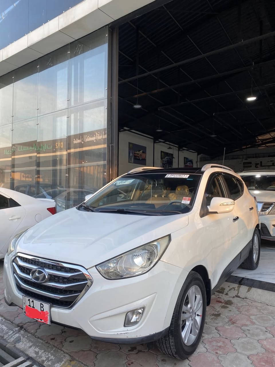 توكسون/2010 
وارد / كوري 
مشي السيارة/ 120 KM 
محرك بدون نفخ وبدون صرف وبدون رخاوة 

رقم بغداد  الجديد شرعي بل موصل 

لون السيارة / ابيض 
فول مواصفات 

بانوراما 
حكمات استيرن 
خمسة ويل كب 
أربعة دسك 
اشاير بالمري 

ملاحضة ( السيارة بدون ضرر وبدون صبغ وبدون تعديل وبدون تبديل على وضع الشركة ) 

مكان السيارة ( موصل ) 

السعر (143 ) وبيها مجال بسيط 

الأرقام: 
***********
***********
