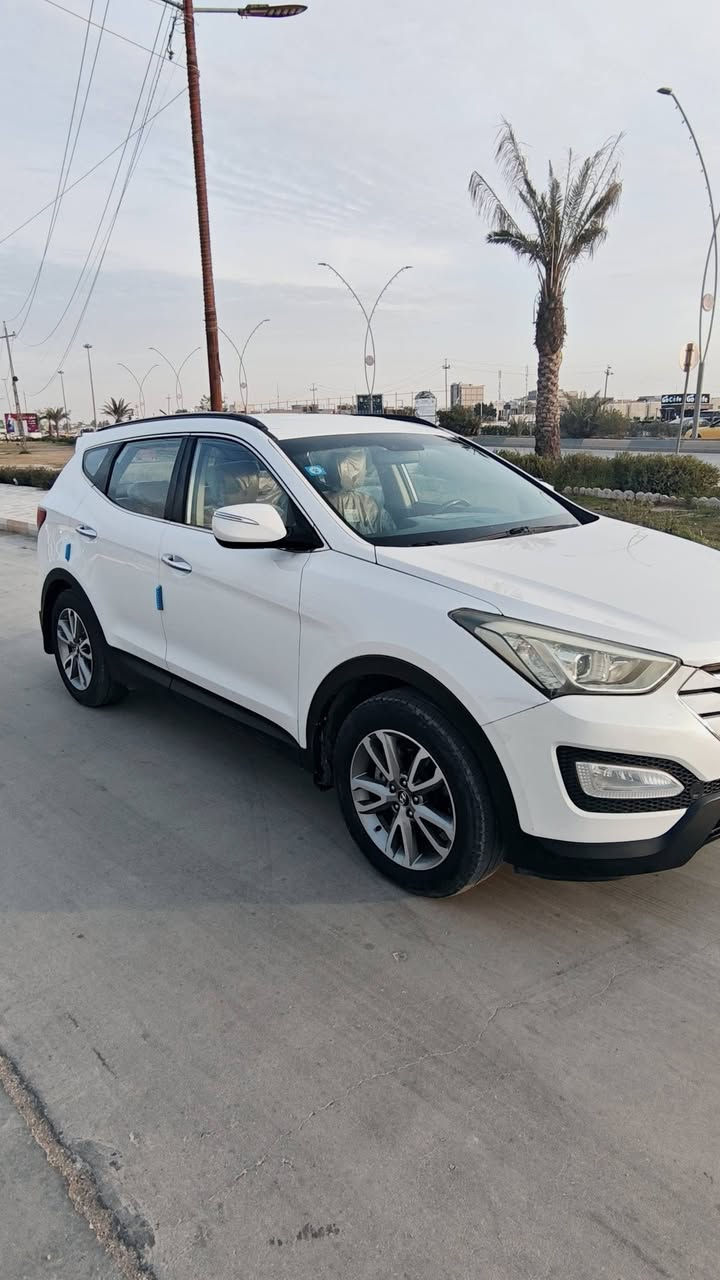 السلام عليكم 
للبيع فقط 
هونداي سنتافي 2014 خليجي محرك 4 سلندر 2400 سيعة راكب محرك وكير وتبريد خير من الله بيها البنيد صبغ ، ماسية 168 الف كيلو 
رايدها ب 158 ومجال قليل 
مكاني واسط الكوت 
الاتصال ***********
