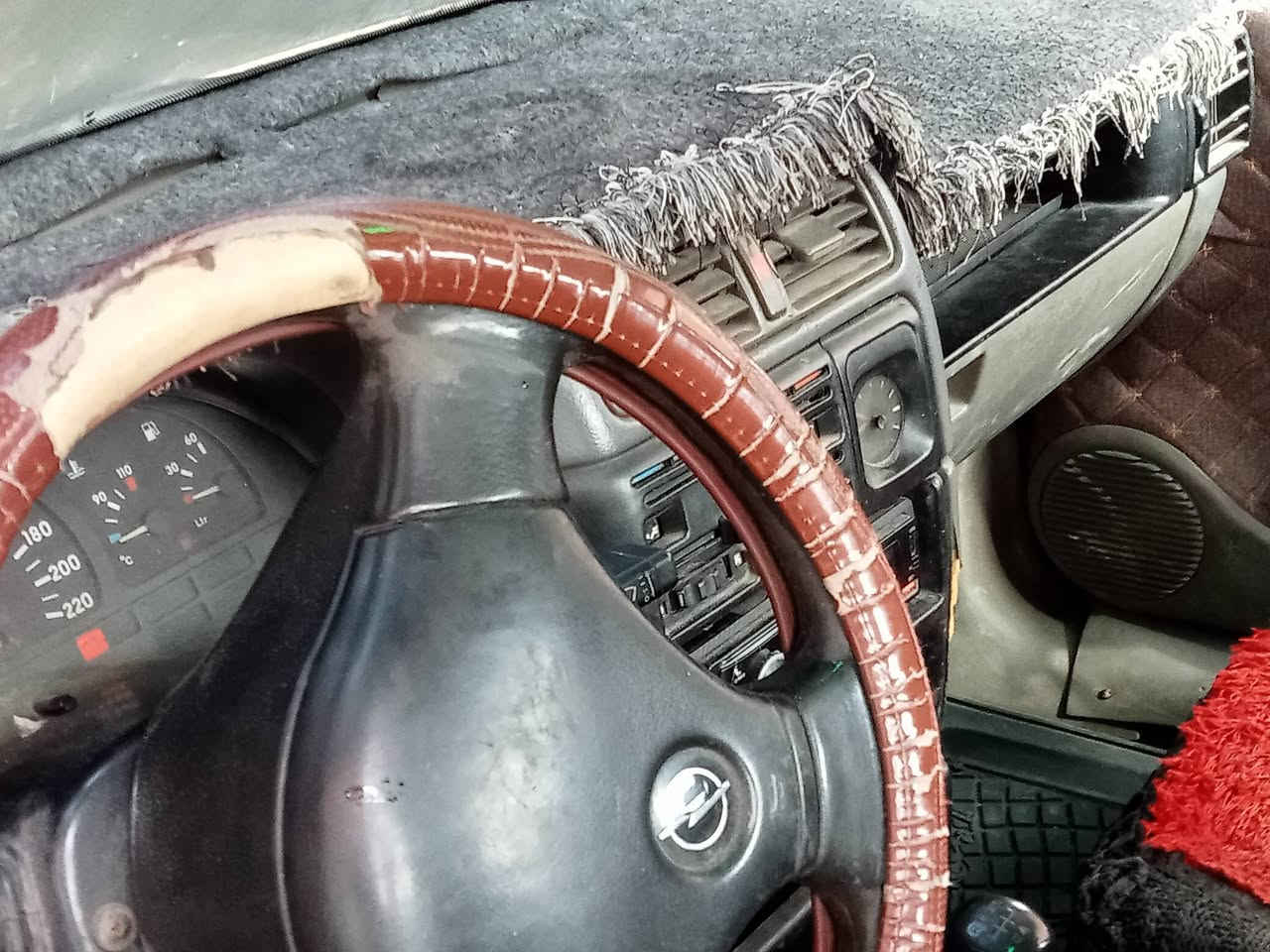 اوبل فكتره صندوك موديل91لون ذهبي رقم ألماني حجم 18 سنويه عضم 28شرط التحيول موصل الجديدة شارع بغداد السعر 38 وبيه مجال بسيط للستفسار ***********
