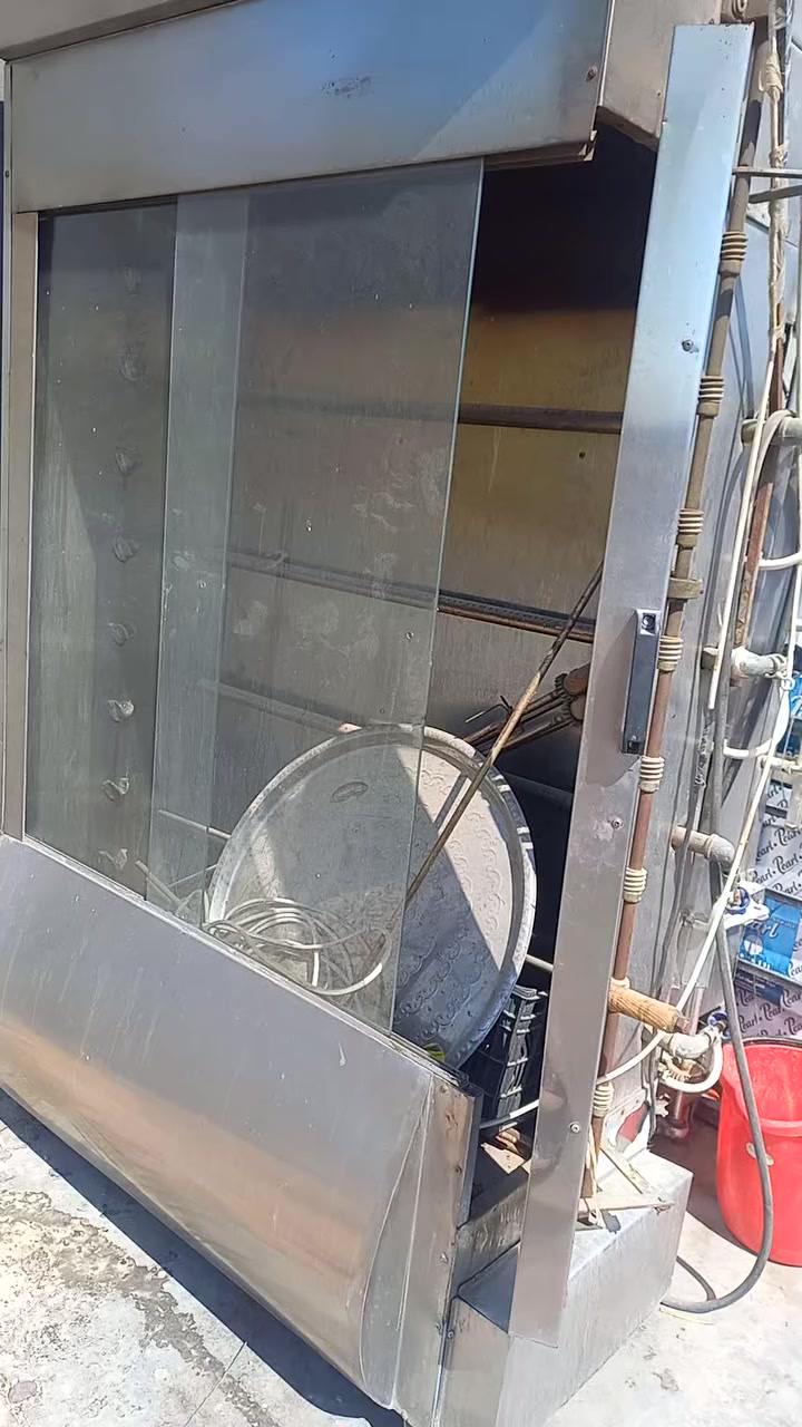 يالله 
غراض مطعم متكامل للبيع موجود لميز مال طعام ماصورته
عنواني بغداد حي الجهاد  للاستفسار  ***********
