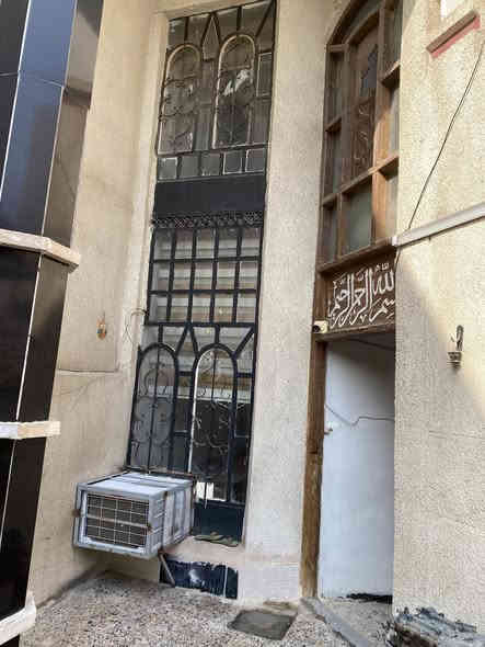 بيت للبيع حي الجهاد على 4 شوارع مباشر مساحة 210 متر واجهه 8.40 مترونزال 25 مترالسعر صافي 3 مليون للمتر البيت نضيف وعالي عن الشارع 
‭0772 766 3962‬
