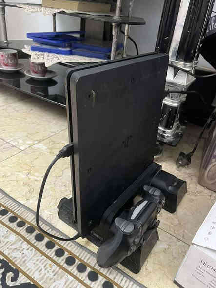 سلام عليكم بلي 4 سلم  نضيف نضافة 100 الذاكره 1 تيره مع كامل الملحقات وجوستك شغال مكفول من كلشي مع قاعده مال جوستك (قرص) 
السعر 300 التواصل *********** عنوان حي اور مقابيل معمل الرحلات
