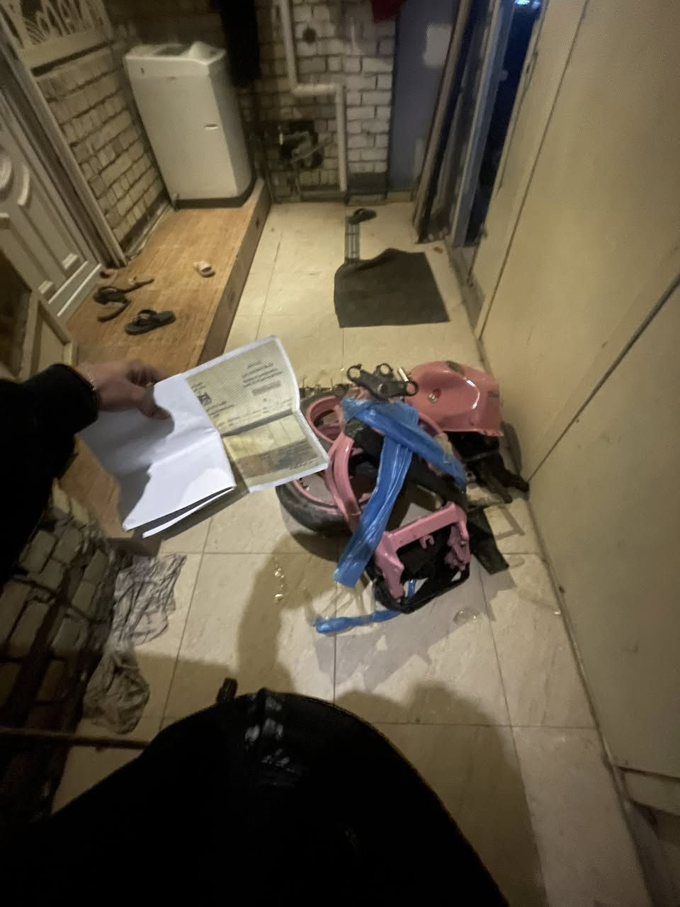 السلام عليكم افوراي للبيع 
محتوياته كشن قطعتين 
بكره 
ستيرن 
دبلات امامي 
دبل خلفي دهن 
تانكي 
ذيل خلفي
شاصي اوراق اوصولي 
ويل امامي خلفي 
حك تعمير سعر ٦٠٠ وبيه مجال مكاني بغداد بلديات رقمي *********** واتس وبل خدمه +ما ابيع تفصيخ
