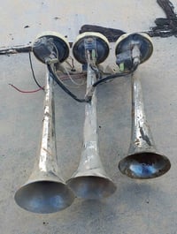 للبيع هورن براد بوق شغال  وعضد امراية الماني الاتصال 07502533152