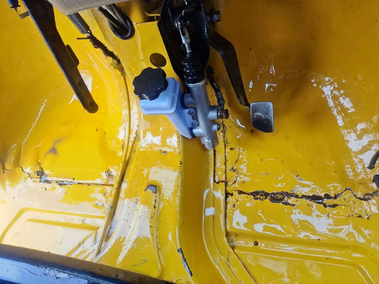 سلام عليكم
بيع مستعجل تكتك موديل 20 اوراق سحب 
معمره عام صبغ عام كهربائيات كلها شغاله 
مكاني بغداد الأمين الثانيه سعرها 4400 اخوان الشراي يتصل ولا يعلق ***********
