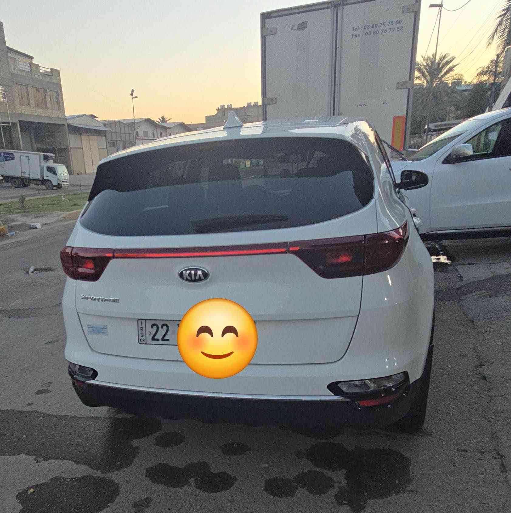 كيا سبورتج وارد امريكي 2020 ، لون ابيض مميز، رقم اربيل والسنوية باسمي (مكاني بغداد- جميلة)، ماشية 117 الف كم، محرك 2400 GDI، رادار أمامي، تبريد قطعتين بحالة ممتازة، داخل مخمل اسود، فرشاة أصلية، حادثها باب السايق مبدل وتصليح الباب الخلفي. البجم سليم ، الايرباكات سليمة. السعر 165 ورقة وبيها مجال بسيط. الاتصال على الرقم الاول *********** او الرقم الثاني ***********. بغداد, العراق
