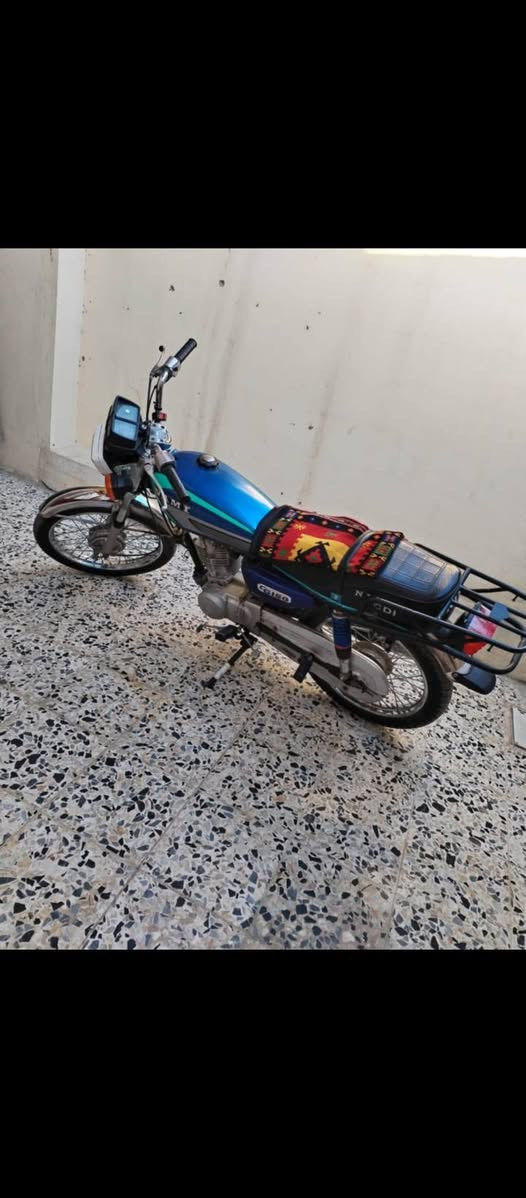 السلام عليكم دراجه لبيع نامه موديل 25 اوراق مابيه بس مكفوله من سرقه 
دراجه خير من الله نقصها بس بنزات مال بريك 
السعر 400 بيه مجال مكاني ديالى بعقوبه 
***********
