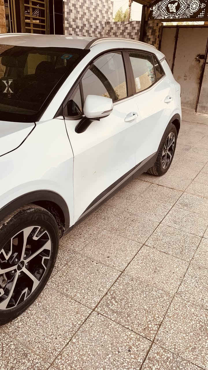 سلام عليكم شباب  كيه سبورتج موديل ٢٠٢٤       خليجي نص فول رقم ربيل ابسمي تريد تحويل دريد وكاله بيها جاملغ وربع الباب  ماشيه ١٦٠٠٠ الف حقيقي سياره خير من الله السفسار التصال على رقم *********** سعر ١٩٠ بيهه مجال بصيط  مكان بغدد مدينه الصدر
