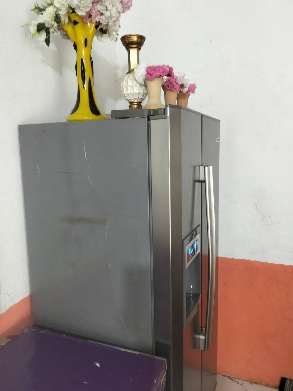 سلام عليكم ثلاجا البيع العنوان بغداد جسر ديالي الكرغولية سعر 400  وبي مجال ***********
