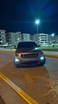 كراند شيروكي • ٢٠١٨ • ١٢٥٠٠٠ كم