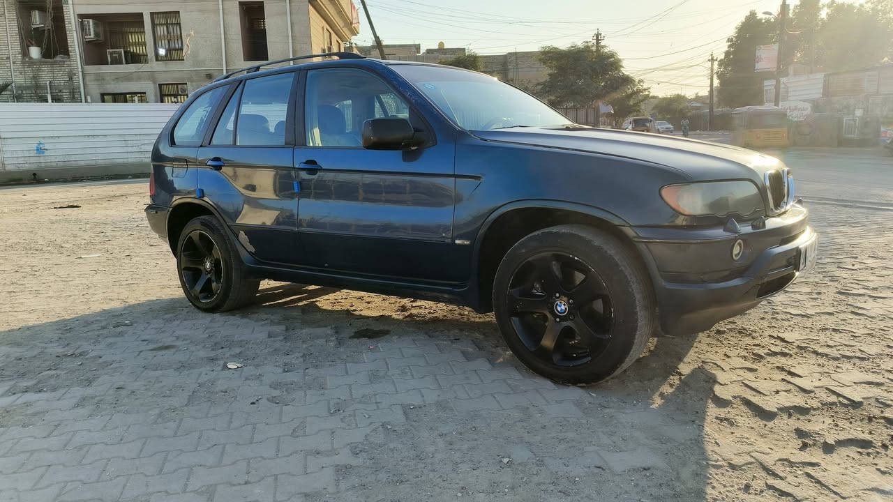 السلام عليكم بيع فقط
للبيع BMW X5 موديل 2001 مكينة 6 سلندر 3000 كير اوتو مسكر دبل فانوس 
شاشة تحكمات السيارة جاهزة 
سلايد روف ترحيب بل مري 
السعر 65 وبيها مجال 
للاستفسار ***********
