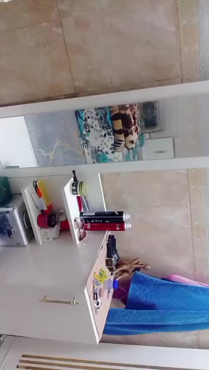 غرفة نوم للبيع 5قطع جديده صارله شهر الشراي يتصل ***********
