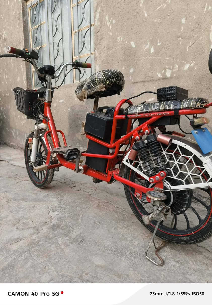 سلام عليكم بايسكل شحن موديل 21 نضيف كهربائيات شغاله اخو جديد ديالى بعقوبه ***********
