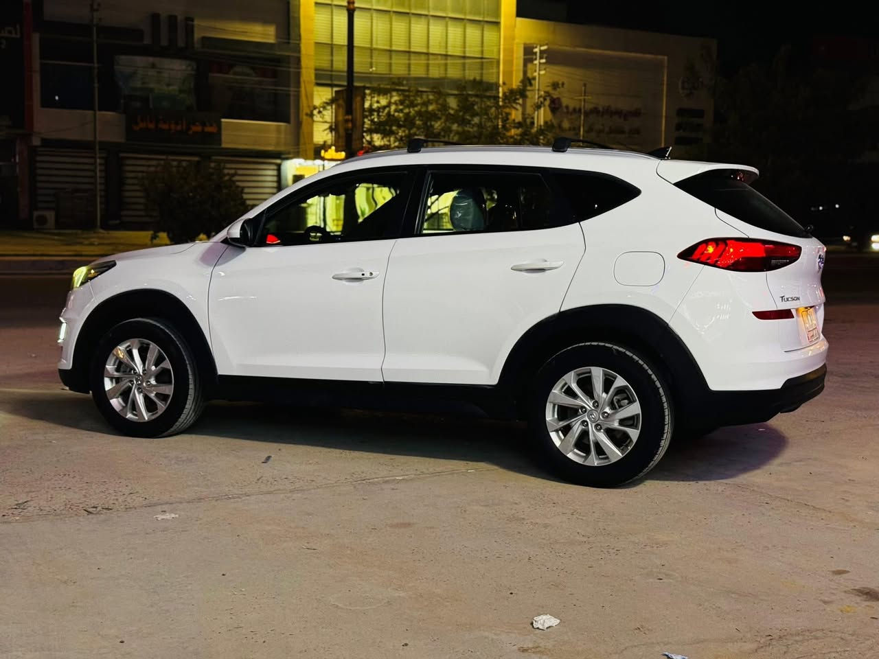 السلام عليكم
توسان 2020 وارد امريكي ماشيه 100 ميل 
فول مواصفات عدا البانوراما
رادار امامي 
رادار جانبي 
بصمة ابواب وبصمة تشغيل 
تحديد مسار 
كشنات تدفئة 
سايد بريك اوتو هولد تلقائي 
السيارة فول تحكمات كهرباء 
محرك وكير مكفولات السيارة بدون نقص جديدة جداً ماعايزه اي شي عليها ادامة منظومة تبريد  داخلها مثل متشوفون بالصور  
حادثها صفحه وبچم حادثها بامريكا فقط بنيد
صور حادثها بالعراق وبأمريكا موجودات 
السعر 147 وبيها مجال مكانها بابل قرب جسر الثورة 
للاستفسار *********** موجود اتصال وواتساب فقط غير متواجد عالفيس
