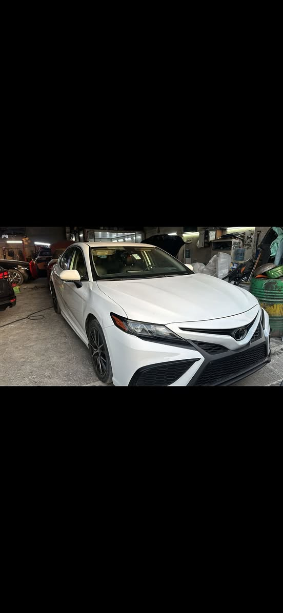 بسم لله الرحمن الرحيم..تيوتا كامري 2022 SE بيها قطعة وحدة ضربة خفيفة بدون دواخل بدون أرباك..الجاملغ الخلفي الأيمن ماشية 132 ألف حقيقي السيارة حلوة على وضع الشركة .مكان السيارة أربيل  ***********@@***********..ملاحظة أني مكلف بالنشر
