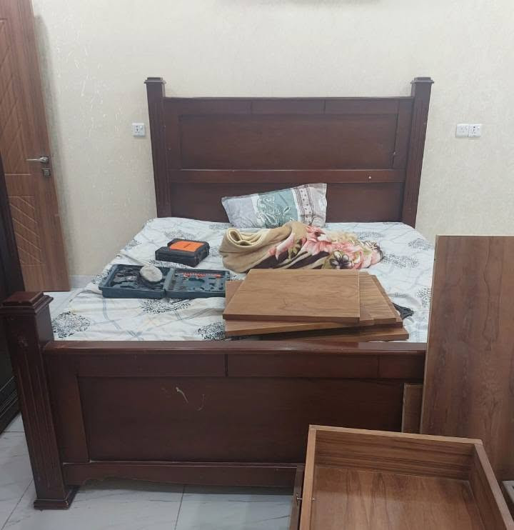 مرحبا للبيع غرفة نوم مكونة من (جرباية نفرين مع كنتور) خشب صاج طبيعي ثقيل تفصال درجة اولى استعمال قليل جداً وبحالة ممتازة ( نظيفة جداً ) السعر مليون وبيه مجال الشراي يتصل على الرقم ***********
