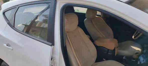 السلام عليكم 
سيارة توسان خليجي موديل 2015
محرك 2000 دوش 
شاشة دوشمة جديدة 
تحكم ستيرن تدفئة تبريد شغال رقم بغداد 
السونار مرفق والصور كاملة موجودة 
اضافة  باب السايق مبدل بلادي والدوسة مصبوغة 
والبنيد بيه جرد صبغ بلادي اثر الغسل 
السعر 143 وبيهة مجال للطيبين 
***********
