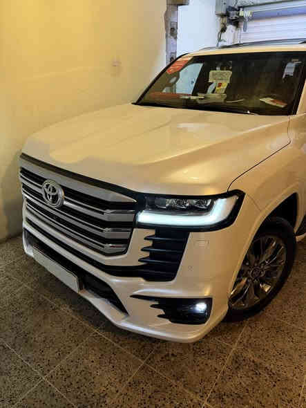 بسم الله الرحمن الرحيم 
TOYOTA Land cruiser 2024  VXR Twin Turbo
     📦7,000 km   
🔻ارخص سعر بكل العراق
(توین توربوو) VXR 
سعر 900 $ 🔻💣
☎️***********☎️

‏‎سنة الصنع:2024 
‎‏‎ضمان شركة جيهـان
كل غراض بلادي موجود
باب شفت
٥ كاميرا 
ماشييه 7 الف  كم حقیقی بشرت 📦📦
‏‎المواصفات :
- محرك 6 سلندر 3.5L توربوو
‏‎- فتحة سقف ( سلايد ) 
-٣ شاشات 
- شاشات ترفيه خلفية
‏‎- مقاعد جلد 
‏‎- مقاعد كهربائية 
- مقاعد امامية تبريد 
- ⁠تبريد وتدفئة امامي خلفي 
‏‎- بصمة الابواب 
‏‎- صندوق كهربائي
‏‎- مصابيح LED و زينون
-7 راكب 
-شحن واير ليس 
-حساس امامي خلفي 
‏‎- حجم العجلات 20 inch 
———————————
‏‎سيارة حيل نظيفة كلشي عل بلاد لوك
‏‎سنوية زنكة كلشي جديد مدفوع لـ2029
‏‎باسمي السنوية بشرط تحويل و خرامة 
‏‎سيارة مابيـها دينار مصرف كامل من كل نواحي

نفسي يوم /تحويل و وكالة حاظر 
مكانك /داخل سليماني
☎️***********☎️
