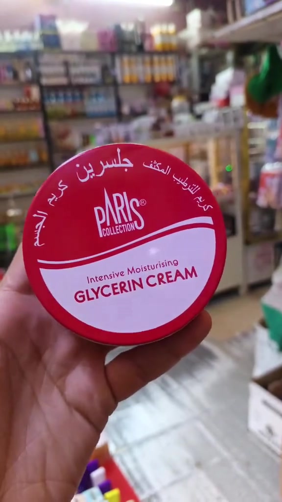 كريم باريس جلسرين😍
للترطيب المكثف للجسم ومعالج لكل مشاكل الجسم

هو كريم يستخدم لمن يعانون من جفاف البشره 
واليدين وتشققات القدمين خاصه في فصل الشتاء 
وهذا الجفاف يحدث نتيجه ان الطبقه العليا من الجلد تفقد الماء 
ويقوم جلسرين كريم بدوره في تكوين طبقه دهنيه على الجزء العلوي من الجلد تحبس الماء في الجلد 
وهذا يساعد بالحفاظ على رطوبه البشره وتصبح اكثر نعومه😌😍

السعر  5 الاف 🥰
يوجد توصيل لكافة المحافظات العراق 5 الاف 🚛

.


**إذا كنت صاحب هذا الإعلان وتريد حذفه لأي سبب، رجاءا أرسل رسالة إلى الدعم الفني**