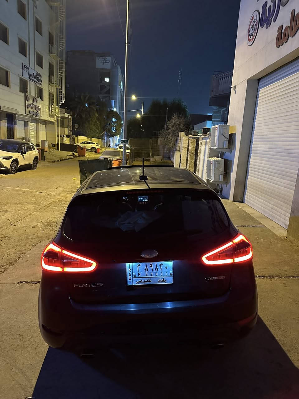 السلام عليكم للبيع كيا فورتي GT-Line S هاچ باك 2018 السياره فول مواصفات واحد على واحد بصمه شفتات ستيرن تدفئه تبريد كشنات داخل جلد فتحه سقف تخم تايرات جديد ويل جديد السياره حادثها فقط قبغ جنطه كير ومحرك مكفول السياره مابيها اي نقص ومكفوله من الصبغ والبارد 
للتواصل ***********
مكان السياره بغداد
