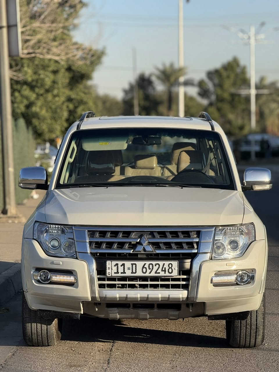 السلام عليكم 

باجيرو حبتور خليجيه موديل 2010 
فول مواصفات دمام خلفي وفتحه وكراسي 
كهرباء ومري كهربائيه ومواصفات الحبتور معروفه مكينه 6V جديده 
ترايهه كلش نضيف 
رقم بغداد الأنكليزي بأسمي هزه جديده 
بيهه صبغ قليل بلجاملغ الخلفي اليسره والباب مال جنطه الخلفي بدون دواخل 
مكانهه بغداد الكرخ 
السعر 130 
للأستفسار ***********
