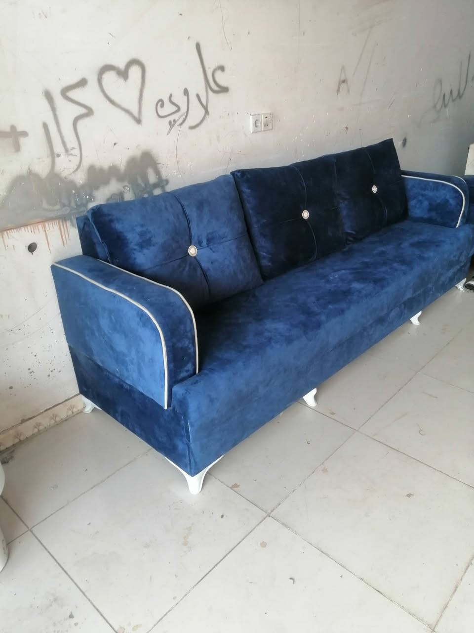 قنفه فصال نظيفه للبيع قياس مترين ونص سعر 65 اتصال ***********
