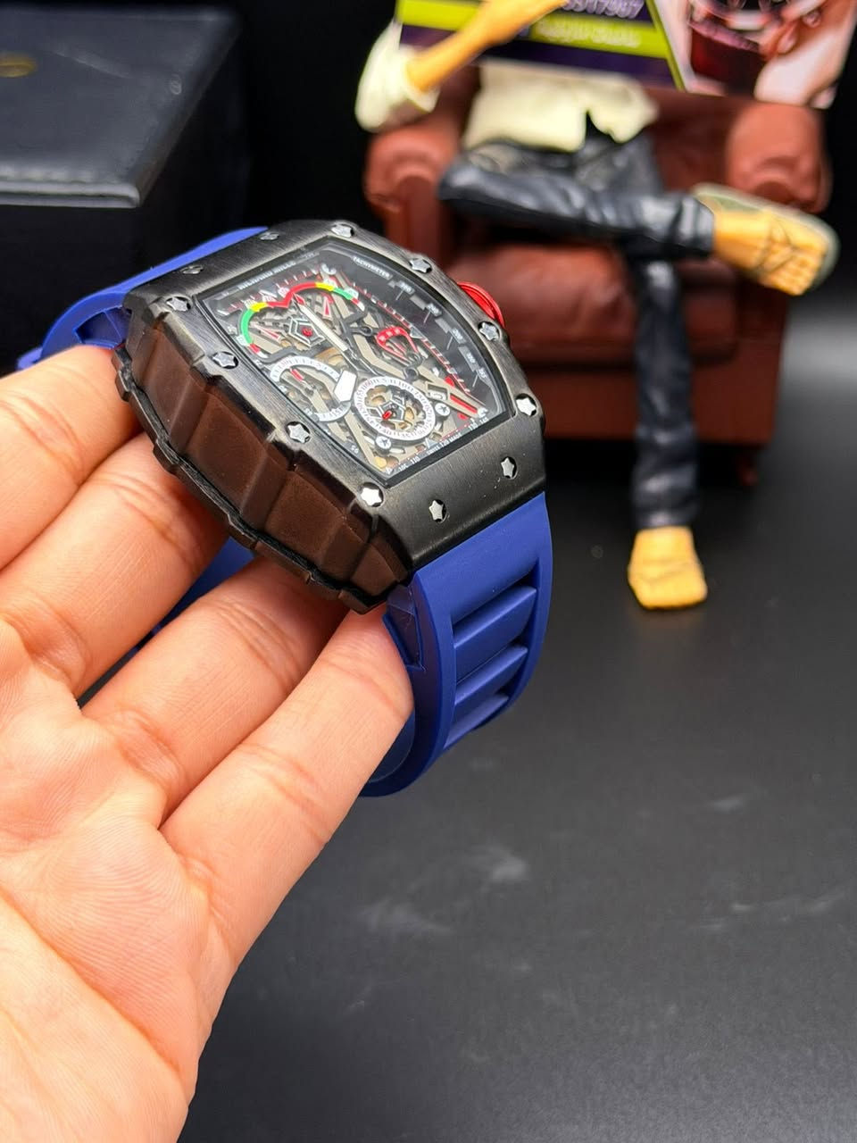 ساعه ريجارد ميل
كوالتي جدا عالي 
تفاصيل وتعقيدات مميزه 
اميال لا مينوس 
سناتر شغاله 
وزن ثقيل 
المهتم يراسلني عليها بيها غير لون ويدلل


**إذا كنت صاحب هذا الإعلان وتريد حذفه لأي سبب، رجاءا أرسل رسالة إلى الدعم الفني**