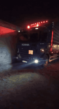 سلام عليكم سكانيا سحال شاصي مكينه 6 اوتوماتيك بداية تبخير رقم أربيل انگليزي تحويل ثاني يوم السياره جاهز من كلشي السعر 310 وبيه مجال مكان السياره بصره الزبير ***********/***********
