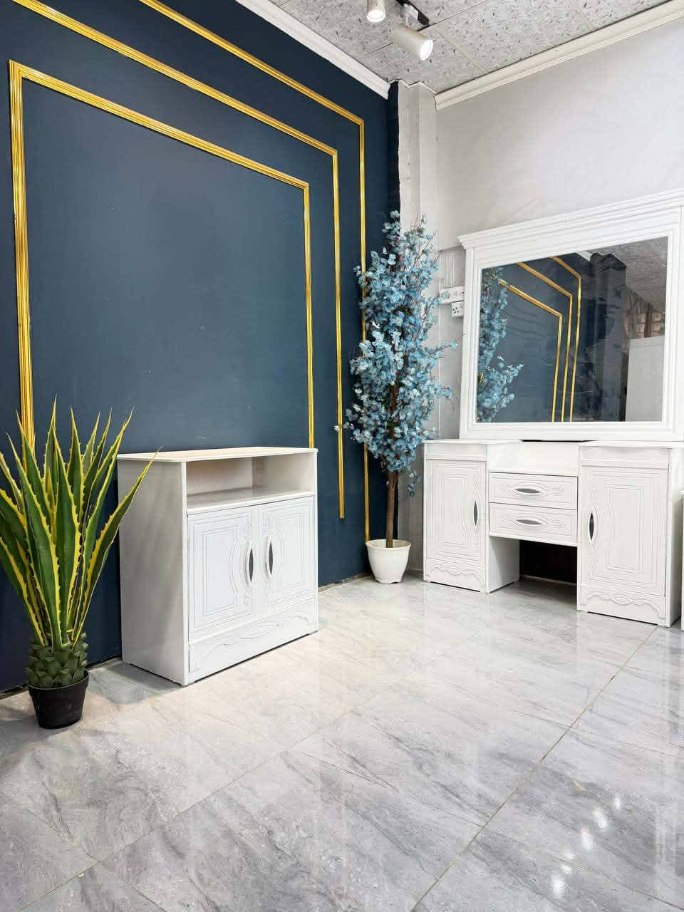 متوفر الان موديل جديد ..

السعر 975الف دينار فقط  

سعر الشازلون الخزان 75 الف 

سعر الشازلون المقعد 50 الف 

الطابوریه25الف
غرفه نوم داخل معاكس خشب 3 ملم
خارج تحفير sns انديف 5 ملم

الصبغ حراري درجة اولى

6باب  متكونه 

زاويه تصميم كنتوري بارتفاع الكنتور

السرير بلاويد اسود 6ارجل

قياس الكنتور ارتفاع 2.40 وعرض 3.20

يوجد توصيل الى جميع المحافضات وباسعار مناسبه

للحجز مراسلتی


**إذا كنت صاحب هذا الإعلان وتريد حذفه لأي سبب، رجاءا أرسل رسالة إلى الدعم الفني**