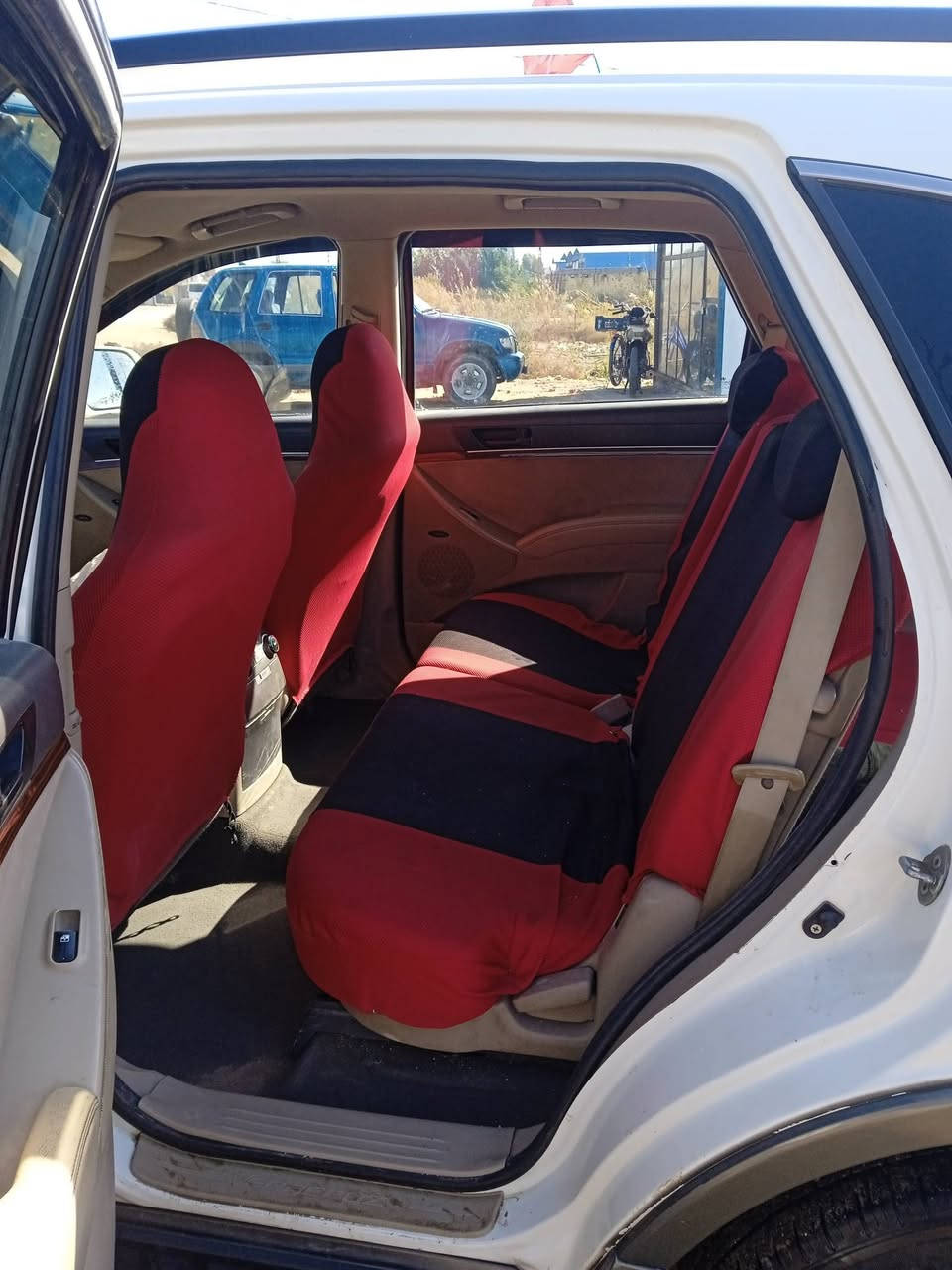 السلام عليكم هونداي فيراكوز موديل 2012 والد خليجي 6 سلندر سبع راكب اربع قطع تبريد *********** فورويل رباعي السعر 150 بها مجال
