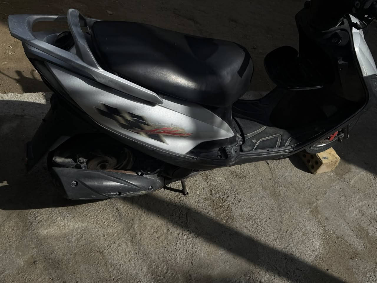 سلام عليكم
دراجه ماكس ١٤٠ قديم 
دراجه خير من الله كفرات بلاديه كولشي بلادي بيه 
محرك ما مفتوح الله شاهد 
تجي وتشوف بعينك 
المكان بغداد 
للاستفسار ***********
