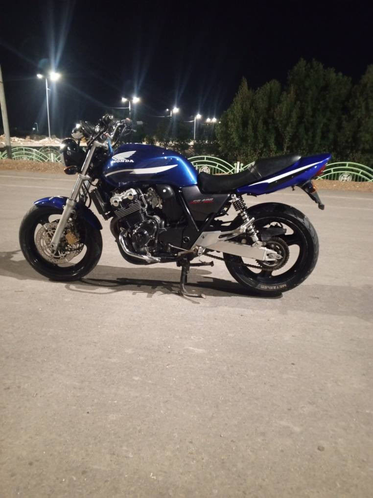 السلام عليكم دراجه هوندا سيبي فور جيل ثاني مكفولة نعومه فول شلعه معدل فول شرط كابريتر ما مفتوحه كلها شغاله نطول للطول دراجه احلى من الصوره الله شاهد شراي يتصل على الرقم*********** اني خادم مكان على الشرقي/سعر مليونين عمارة, ميسان
