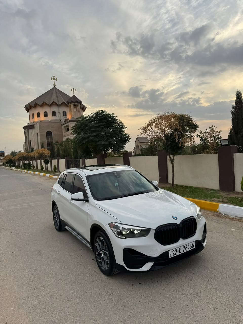 سلام عليكم بي ام X1 2021سياره نظيفه المواصفات فول الفول بانوراما كراسي خزن كراسي هيتر ستيرن هيتر الوان داخل متغير بلادي حجم محرك 28i 2.0توين بور توربو كلش قويه محرك والكير بشرط حساسات امامي خلفي رادار امامي صندوق شفط كاربلي مرايات شفط بيها هواي مواصفات احلا من صور بيها قطعتين صندوق و جاملخ خلفي شويه من البنيد حافه البنيد سعرها ١٨٠ بيها مجال بسيط الشراي يطبلي فقط ***********واتس بي
