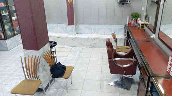 سلام عليكم صالون للبيع كامل تجهيزات صارله اكثر من ٣٠ سنة معروف ع مستوى بالمنطقة سمعة وشغل خير من الله السعر ١٢ مليون وبي مجال المكان بغداد كماليه شارع المصرف صالون فرجينيه ام حسنين ***********
