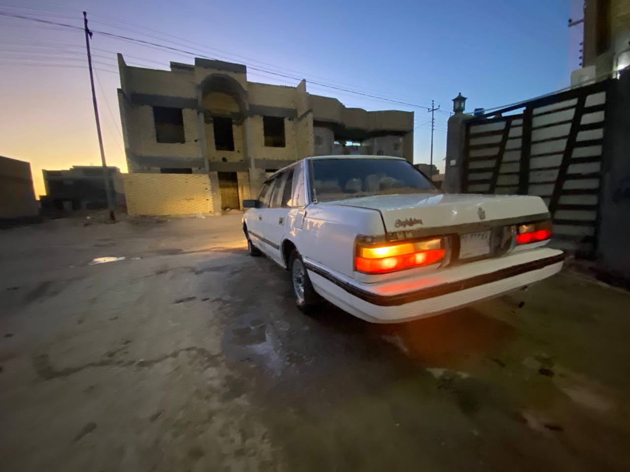 الرقم *********** اتصل وبيك خير وتدلل 
السلام عليكم ورحمة الله وبركاته للبيع سياره كراون سوبر  رقم (ذي قار) 
موديل (87) راعيها موجود مكفوله من الصوليات والضربه والكصه والنقل جثه   مكينة وكير جديد 2500 سته سلندر حداديه تخم تاير جديد دواخل حلوه  جديد بطاين حلوه(مصبوغة عام جماليه فقط ) كهرباءيات شغاله من الطول للـ طول السعر 30وبيها مجال

مكان السياره ذي قار المركز 
للستفسار
