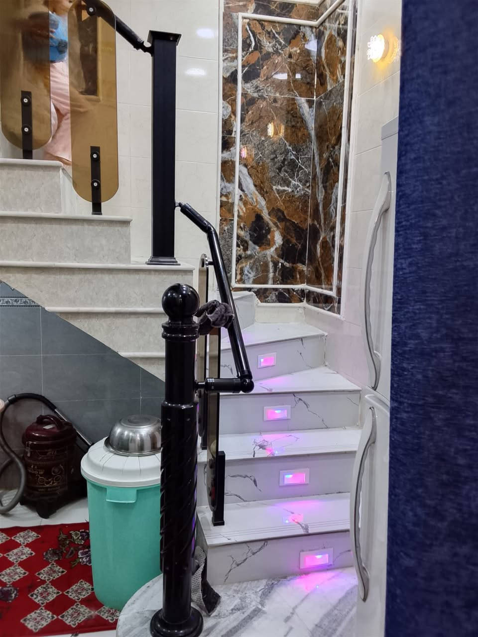 دار سكن للبيع 

علما الدار مطلوب إسكان ٥٠ مليون 

المساحه / ١٠٠ م خلفي 

العنوان / الموحيه مقاطعه ٣٧ 

تفاصيل البناء / طابقين مسلح 

ط١/ صاله استقبال غرفه مطبخ صحيات 

ط٢/ صاله غرفتين صحيات 

للمزيد من المعلومات يمكنكم التواصل معنا على الرقم التالي 

***********

***********
