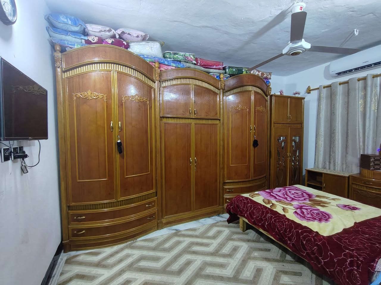 سلام عليكم غرفة للبيع تزكام مو سوكي نضيفة كلش مكانهة كوت لسعر مليون وبيهة مجال رقم الهاتف *********** مامتواجد علة الفيس
