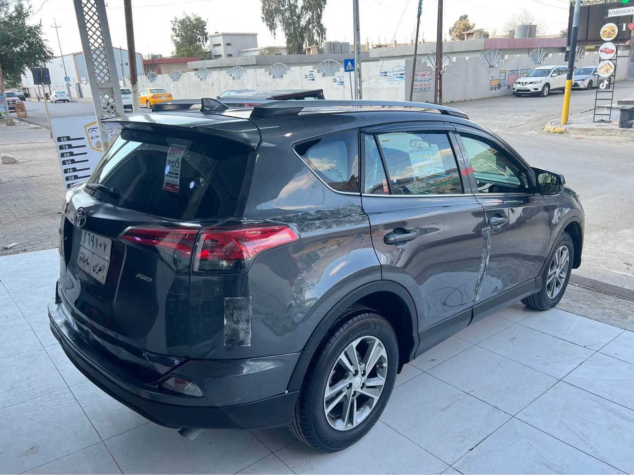 كوردى و عربي
راف4 موديل 2018 زور خاوينه زور تازه يه شاشه يه راداره كاميره يه ده بل اكسله نيزام ايكويه شغاله چوار تايه يي تازه يه بي مه سروفه به شه رتي گير و مه كينه و اكسل و به شه رتي تحويل و غرامه 4 بارجه يي بوياغه بي ناو گرتن بي ايرباگ و سونه ره كه ش له ره سمه كان داندراوه
ناونيشان كركوك
نرخ 165
***********
***********

راف 4 موديل 2018 نظيف جديد شاشة و رادار كاميرة دبل اكسل نيظام ECO و دبل اكسل شغاله اربع تايرات جديد بدون مصروف شرط محرك و كير و دبل اكسل و شرط تحويل غرامة 4 قطع صبغ بدون دواخل و بدون ايرباك سونار بالصور موجود 
مكان كركوك
سعر 165 
***********
*********** كركوك, العراق
