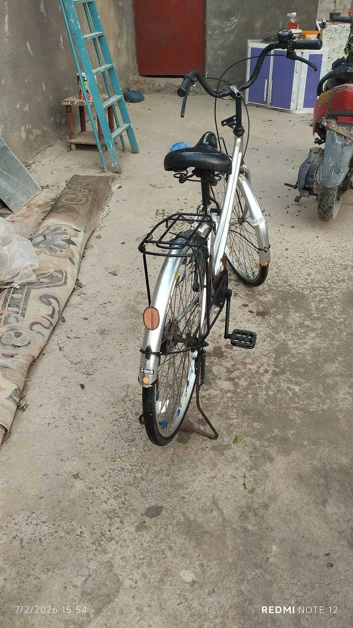 يا الله السلام عليكم بايسكل ياباني حجم 26 للبيع نظيف و بحاله ممتازه
البايسكل مخزن و ماطلع بي شي قليل سعره 80 و بي مجال للطيبين 
مكاني العلكايه


**إذا كنت صاحب هذا الإعلان وتريد حذفه لأي سبب، رجاءا أرسل رسالة إلى الدعم الفني**