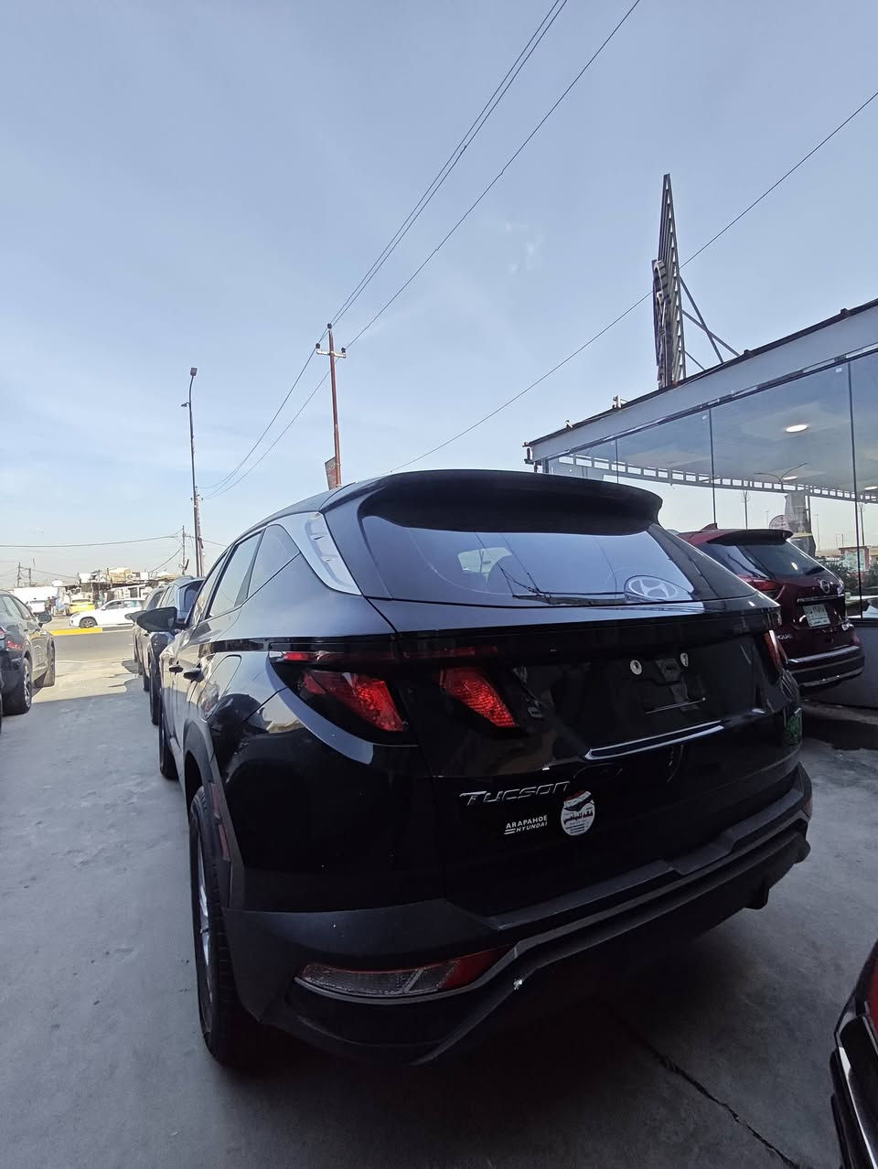 🚘 هيونداي توسان 2022 SE بحالة مميزة للبيع 🚘
✅ سيارة مرقمه وكامله تحويل ثاني يوم 
✅ محرك 2.5 لتر اقتصادي وقوي
✅ جير أوتوماتيك 8 سرعات
✅ تشغيل مفتاح (Keyless Entry)
✅ شاشة لمس 8 إنج مع Apple CarPlay و Android Auto
✅ كاميرا خلفية
✅ مثبت سرعة
✅ حساسات أمان ونظام المحافظة على المسار
✅ نظام منع الاصطدام الأمامي
✅ إضاءة LED نهارية
✅ جنوط ألمنيوم قياس 17 إنج
✅ مرايا كهربائية بإشارات جانبية
✅ تحكم بالدركسون مع أوامر صوتية
✅ بلوتوث + USB + 6 سماعات
✅ تكييف ممتاز وتبريد قوي
✅ رحابة داخلية واسعة وصندوق خلفي كبير
✅ اقتصادية بالوقود ومناسبة للاستخدام اليومي والسفر
✨ السيارة نظيفة جداً، استعمال مرتب، جاهزة للفحص وما تحتاج أي مصروف.
للأستفسار : واتساب *********** - محمد 
مكاني بغداد / البلديات
