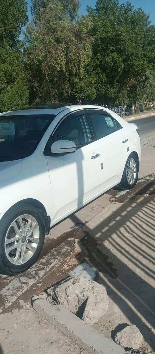 سيراتو   2011 مكفوله من الضربه وصبغ 
فول موصفات فتحه بصمه 
حداديه قبل سبوعين مسويه 
مكينه جديده كير جديد رقم شمالي نكليزي السعر 115 بيه مجال رقم موبايل *********** بي وتساب
