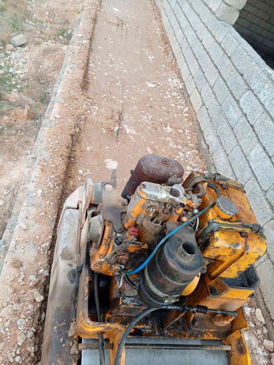 السلام عليكم 
يوجد حادله الوزن 1طن 
لحدل البيوت أرصفة حدائق قاعات أساس 
للاتصال على الرقم 
***********
