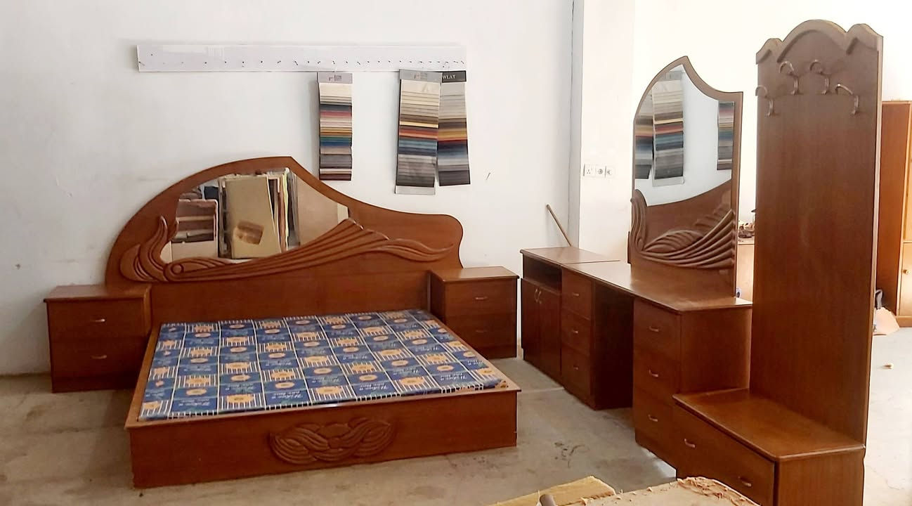 غرفة نوم حطاطه شغل ثقيل ٧قطع كلش نضيفه شرط ابسعر كلش مناسب***********
