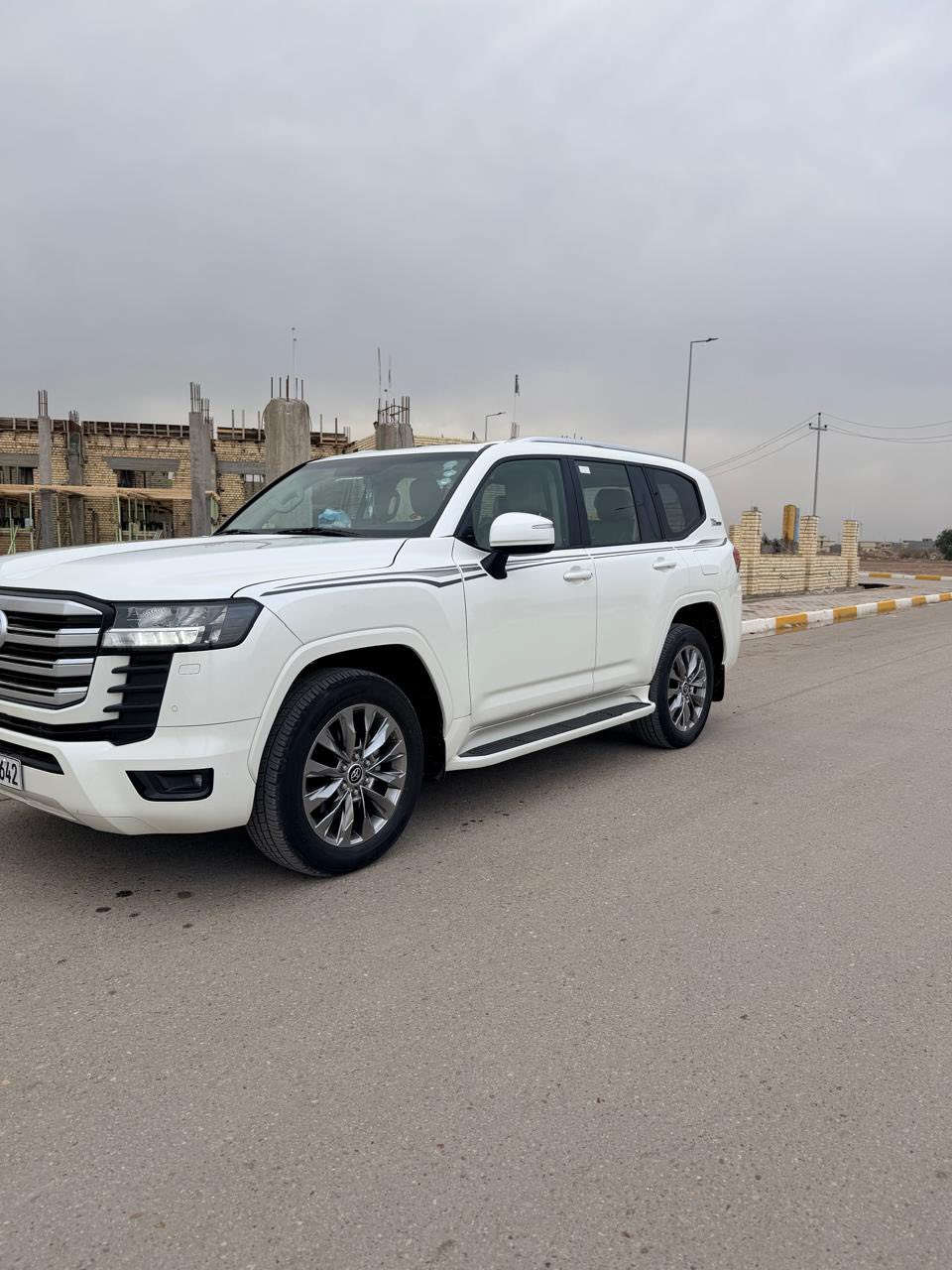 السلام عليكم للبيع لاندكروز موديل 2022  رقم أربيل الجديد بسمي تريد تحويل أو وكاله سياره مكفولة كفاله عامه من صبغ والتبديل وفتح. 
بصمه تشغيل
5بصمات ابواب 
فتحه سلايت
كشنات ثنين كهرباء ثلاث حركات 
زراكات
مري شفط
جنطه شفط
شاحن 
دبل ماوس
مثبت سرعه
سبعه راكب
ثلاث قطع تبريد
مطفايه حريق
محرك V6 تيون توربو 
8ايرباك
حساس امامي
حساس خلفي
تحكمات ستيرن كامله
كامرة دوارة
وباقي مواصفات 
 ماشيه.58)الف حقيقي
السعر645)ورقه $ وبيها مجال 
اللاستفسار اتصل على الرقم
 *********** مكاني الصويرة 
سياره مال بيت
