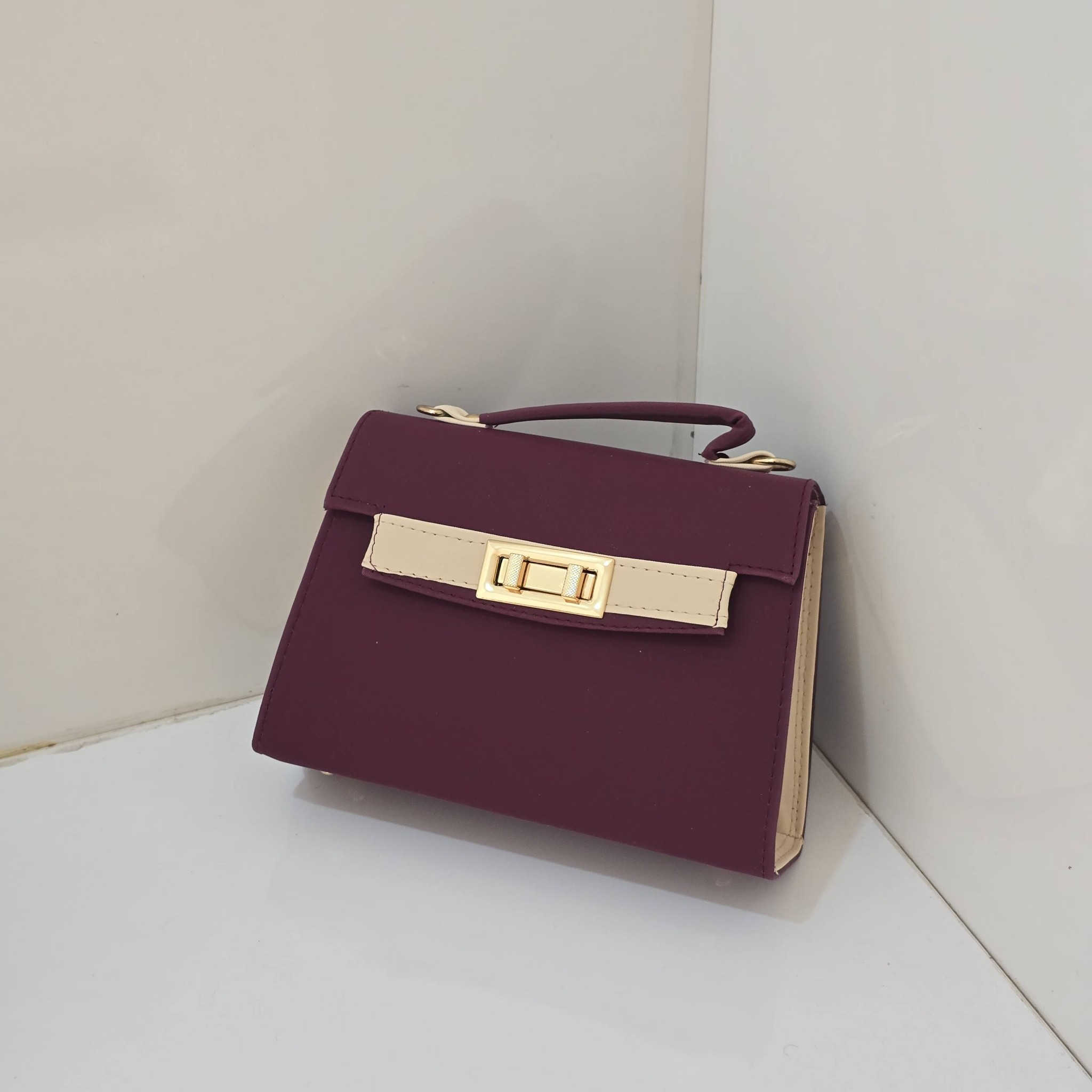 #تخفيضاااااااااات نار وشرار 🔥🔥🔥🔥🔥
السعر السابق ب١٠ وب٨ 
السعر الحالي اي قطعه هنا 👇 👇 #ب٦ الف فقط فقط فقط 
العرض لمدة اسبوع من تاريخ النشر 
لحكوووووو😍😍😍😍😍

متوفره حسب الالوان المرفقه في الصور ❤❤❤

#اذا_حبيتي_تكون_اطلالتج_مميزه راسلينا ع البيج 
او الاتصال ع الرقم ✅️***********✅️

  #التوصيل لكل محافظات العراق(٥) الف فقط 
  #التوصيل لمحافظة بابل (٣) الف فقط

#توجد_خدمة_توصيل_المسيب_وكافة_محافظات_العراق

#ملاحظه المحل حقائب نسائيه وملابس أطفال واكسسوارات داخل المحل 🔥 يارزاق 

العنوان ازياء الورود بابل_مسيب_شارع المستشفى مجمع مضر النجار
 #مقابل مجمع ريحانه للأقمشة 
#مجاور دكتوره علياء النسائيه 
#مجاور احمد للموبايل 
رابط قناتنا ع التليكرام  https://t.me/alwrood996

رابط صفحتنا ع الانستغرام https://instagram.com/alwr.ood9?igshid=ZGUzMzM3NWJiOQ==    تشرفونا وتنورونا
