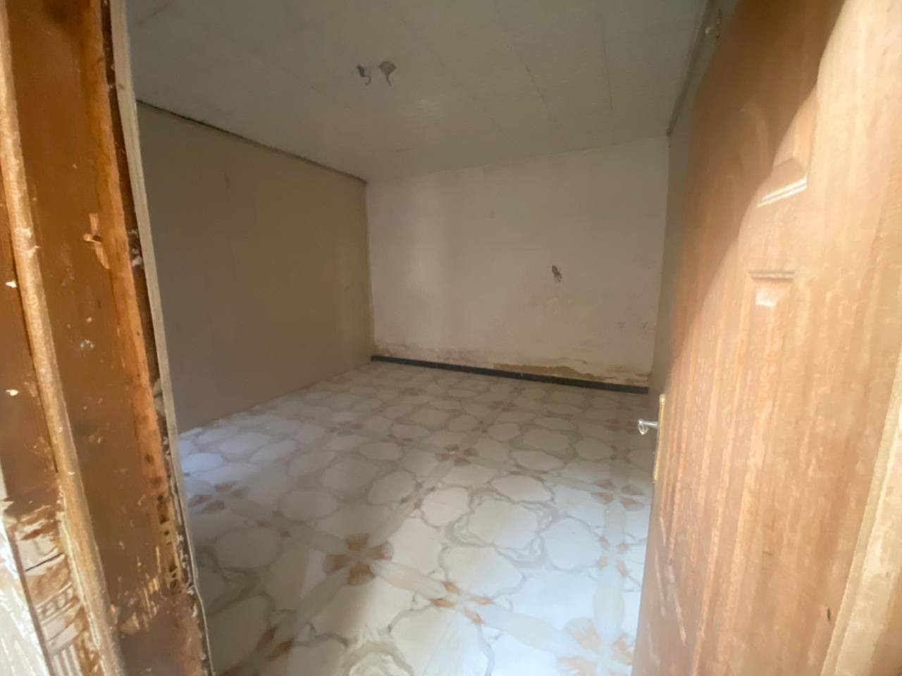 يا الله دار للايجار مساحه 150 متر
طابقين 
يحتوي على 3 غرف نوم 
الموقع الشارع الرابط بين شارع 80 وشارع 100 قرب مدرسة زهور بابل 
سعر الايجار 400 قفل 
للاستفسار الاتصال على الرقم ***********
