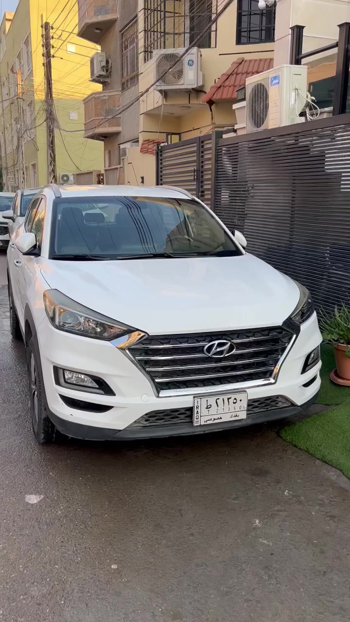 السلام عليكم
توسان 2020 وارد خليجي
محرك 2000
رقم بغداد 
السيارة ماشية 79 الف فقط
فول مواصفات عدا الفتحه 
مري شفط كشنات كهرباء 
٣ وضعيات قيادة سبورت ومعتدل واقتصادي 
السيارة بيها بارد شبرين بالصندوق ( الجنطه ) فقط 
سيارة مال بيت نضافة 100%
السعر 205 
مكاني بغداد حي العدل 
للتواصل ***********
