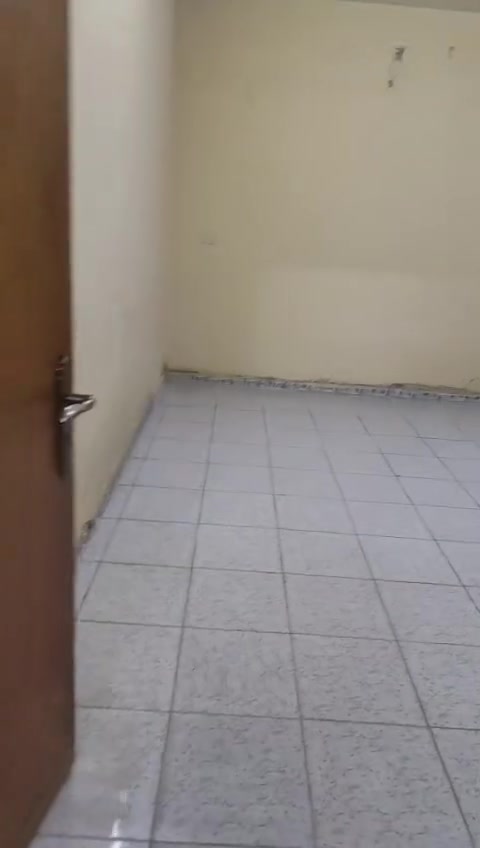 السلام عليكم
بيت للإيجار ركن في منطقة الشعب /الجزائر / قرب محطة سما بغداد 
قريب الشارع العام شارع تبليط وخدمات 
مساحة البيت 100م
استقبال وحولي وغرفة نوم وخدمات 
طابق ثاني بيتوته وسطح 
للاستفسار ***********
