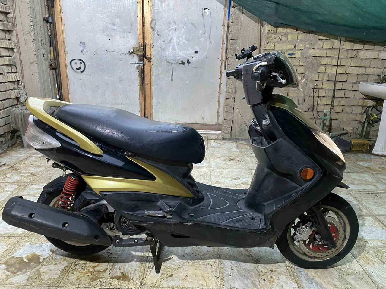 سلام عليك دراجه سكنس نوزل خطين دراجه خير من لله مكينته دراجه كهربائيات كله شغاله شلع معدل يخبلن دراجه 525 وبيه مجال بكان بغداد مدينه صدر رقم *********** فقط واتساب جماعت 350 لا تطبون
